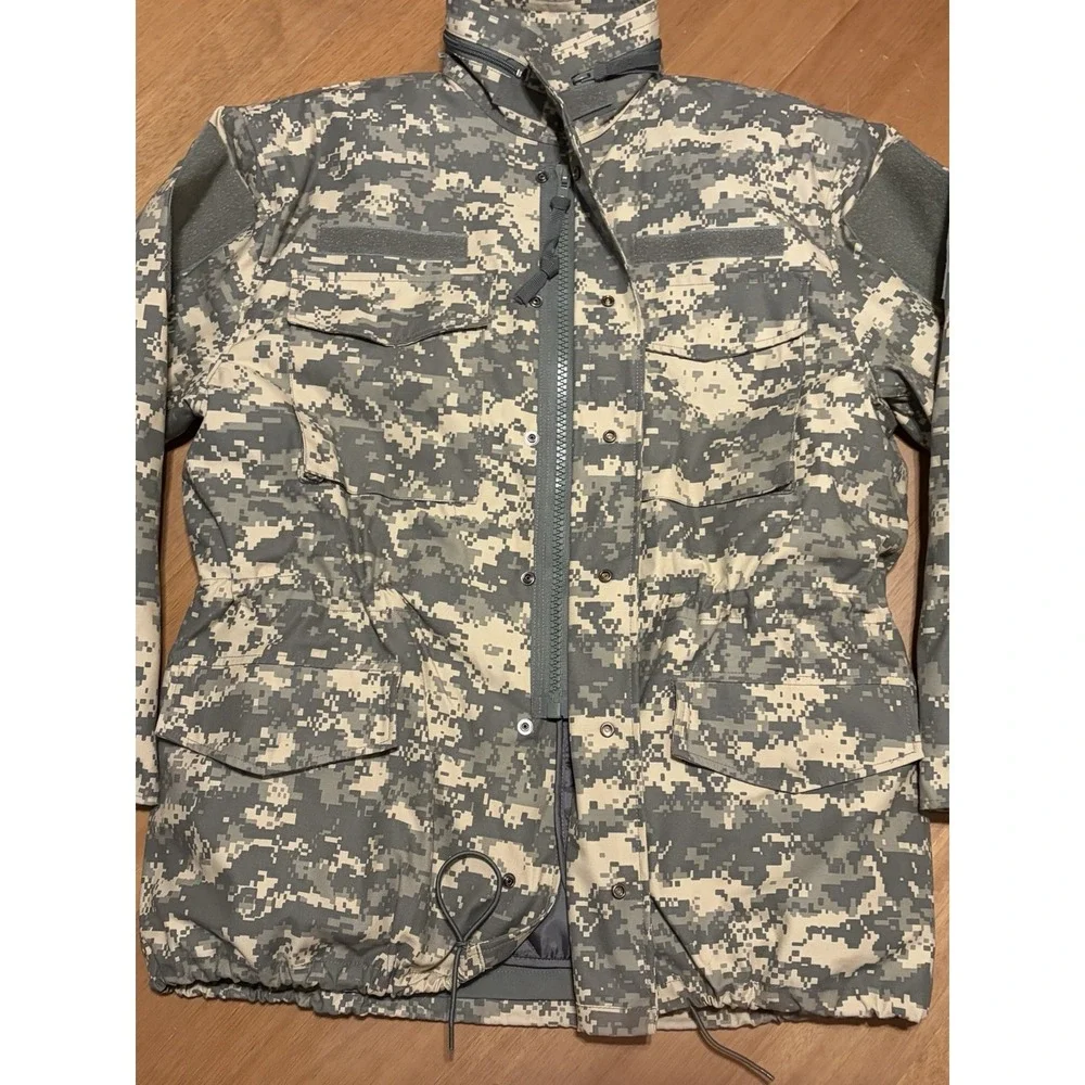 US Military M-65 Rothco Cold Weather Universal Digital Camo Field Coat Jacket M